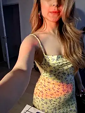 Chloe_Ravens Adlı Modelin Canlı XXX Sohbeti