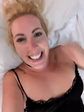 EllieEnchantress Adlı Modelin Canlı XXX Sohbeti