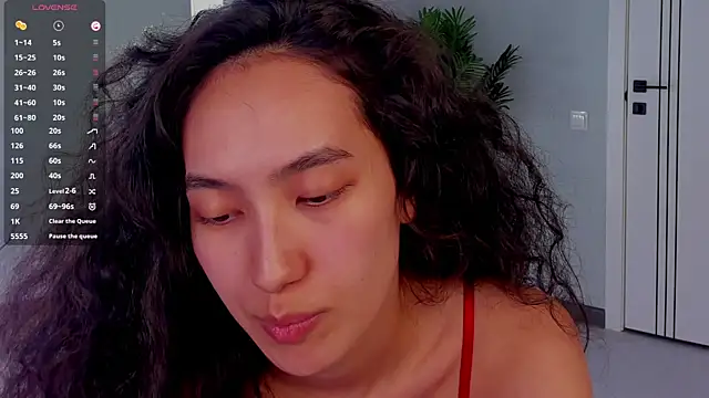 แชท XXX สดของ FlirtyAura