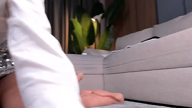 LisaAventi Adlı Modelin Canlı XXX Sohbeti