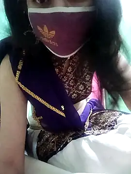 Hornyme18 Adlı Modelin Canlı XXX Sohbeti