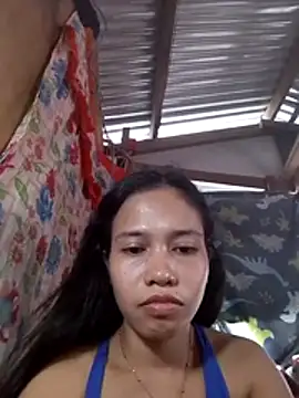 PinaySkinnyGirl Adlı Modelin Canlı XXX Sohbeti