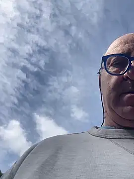 ANONIMO7735 élő XXX-chatje