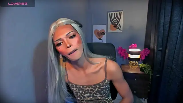 xEllaineCumsLotx 在線直播表演