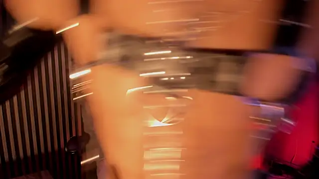 Maximoking26 Adlı Modelin Canlı XXX Sohbeti