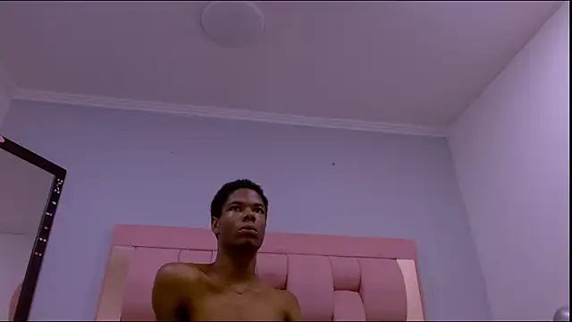 Santiago_Ortiz_ Adlı Modelin Canlı XXX Sohbeti