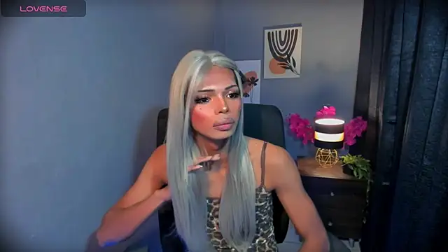 xEllaineCumsLotx's Webcam Show