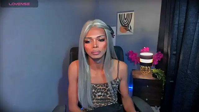 xEllaineCumsLotx 网络视讯表演