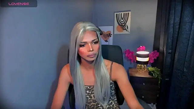 xEllaineCumsLotx 在線直播表演