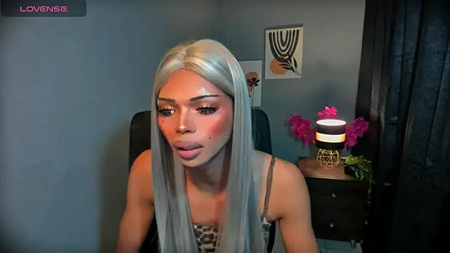 xEllaineCumsLotx 在線直播表演