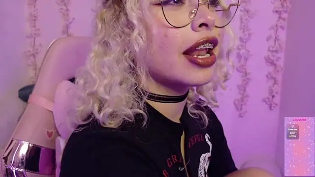 Haelycute Chat XXX live