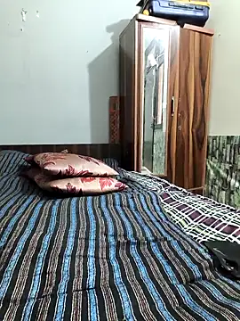 DeLhiBoy_143 在線直播表演