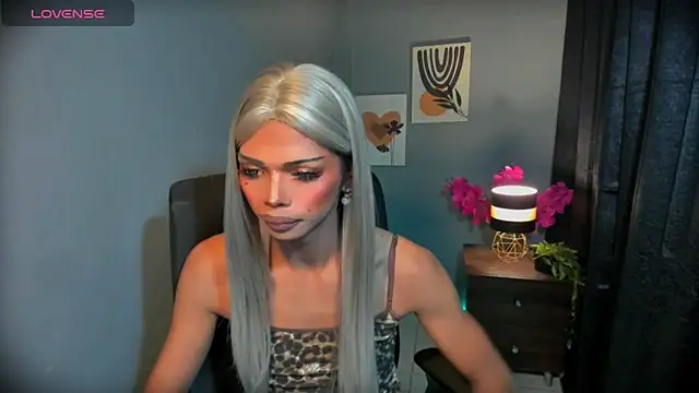 xEllaineCumsLotx 网络视讯表演