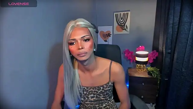 xEllaineCumsLotx 网络视讯表演