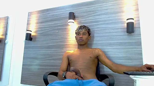 TonnyMarck live XXX chat