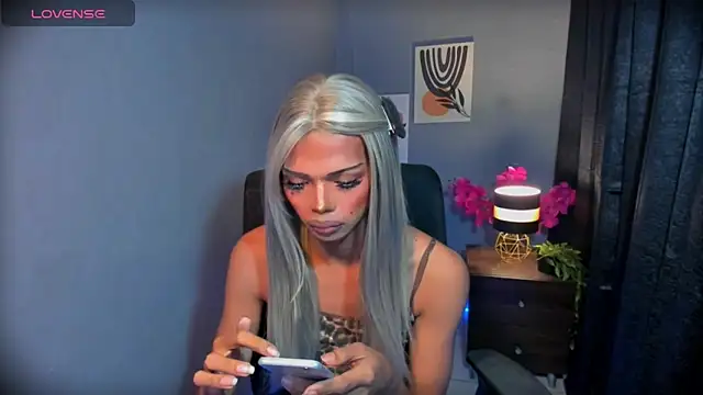 xEllaineCumsLotx 在線直播表演