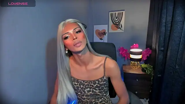 xEllaineCumsLotx 在線直播表演