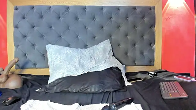 YayaHilton live XXX chat