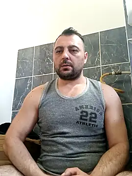 Mirkoxxx@xh élő XXX-chatje