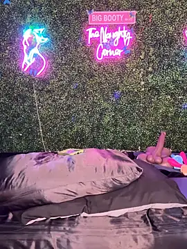 แชท XXX สดของ RenaThickAss