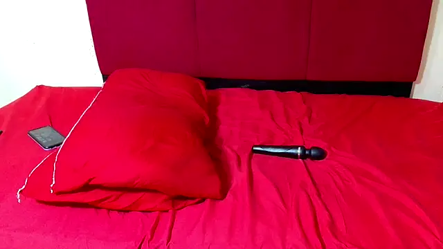 HugeTitisxx webcam show