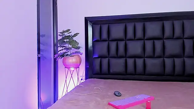 Czat XXX na żywo – mia_roosee1