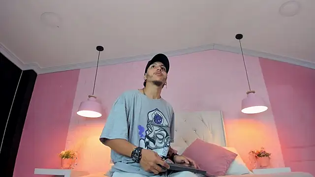 DanteLuxxのライブXXXチャット