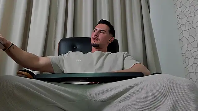 ClintMasters 现场XXX聊天