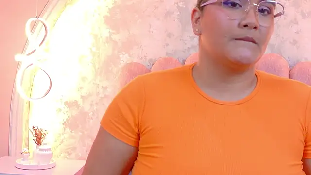 MiaLaurents Chat XXX in diretta