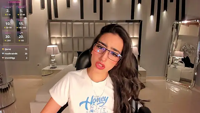 LarisaSmirnov live XXX chat