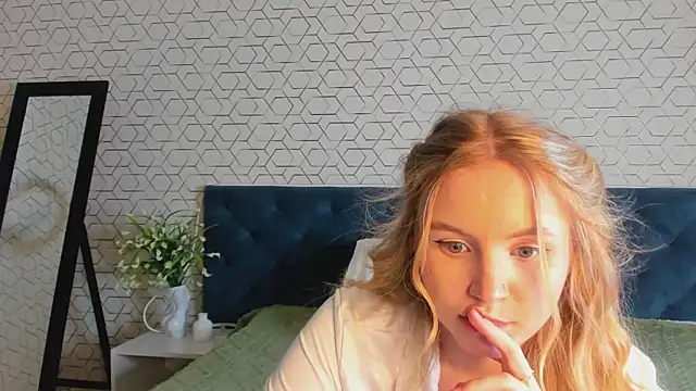 Linda__Bloom Chat XXX in diretta