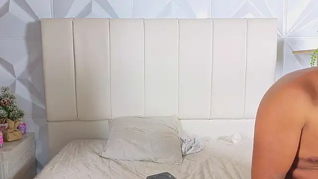 Emily_and_Sebastiannn webcam show