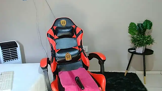 Queen_Nicky Live XXX-chat