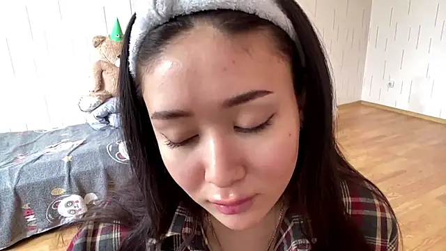 YourMiIa élő XXX-chatje