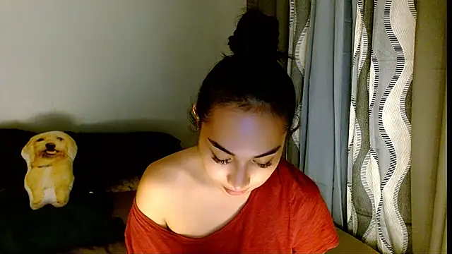 Show modela SweetLilly_18 na web-kameri