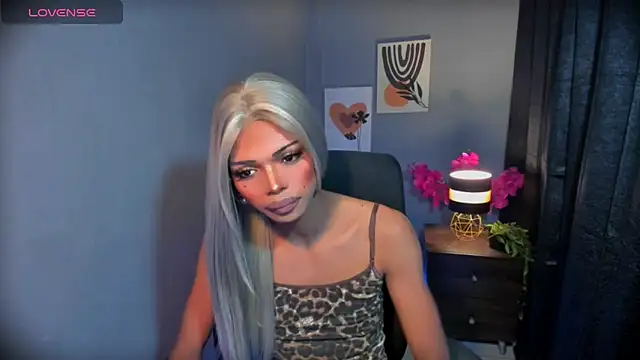 xEllaineCumsLotx Show Webcam