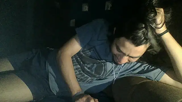 AlexAlejandro13's Webcam Show