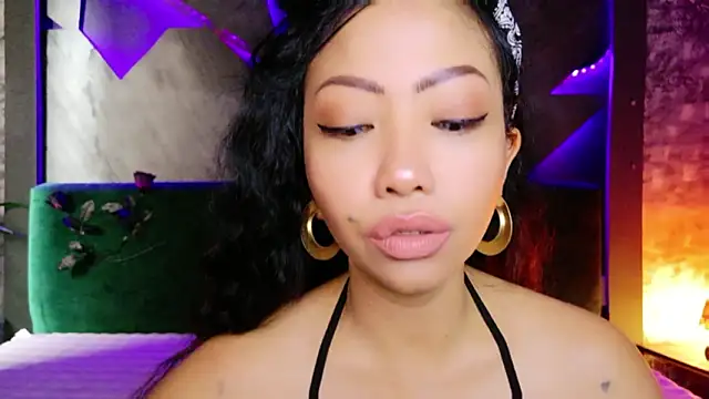 แชท XXX สดของ ElyaQuinn