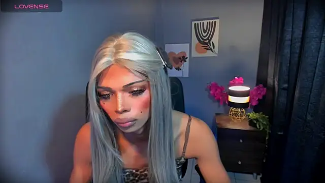 xEllaineCumsLotx 现场XXX聊天