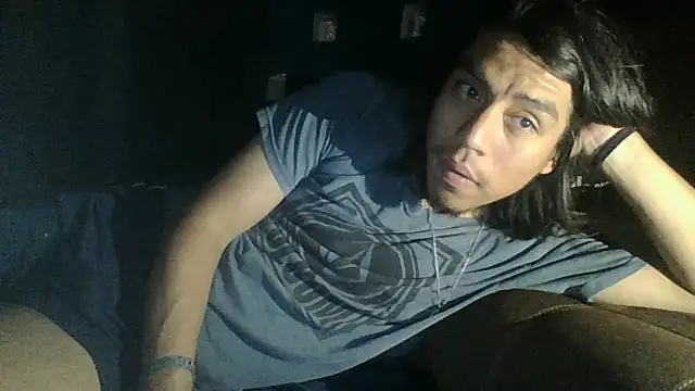 AlexAlejandro13 在線直播表演