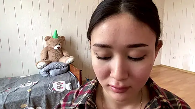 YourMiIa Adlı Modelin Canlı XXX Sohbeti