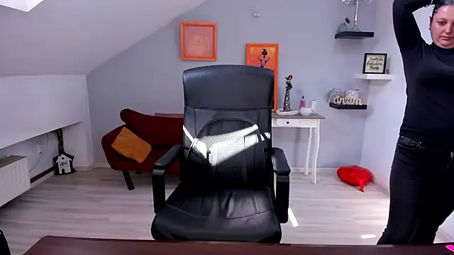 LollaGirl Chat XXX in diretta