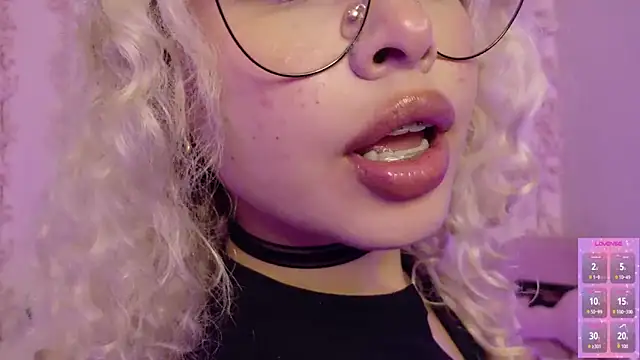 Haelycute's Live XXX Chat