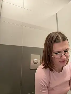 RinaCat Adlı Modelin Canlı XXX Sohbeti