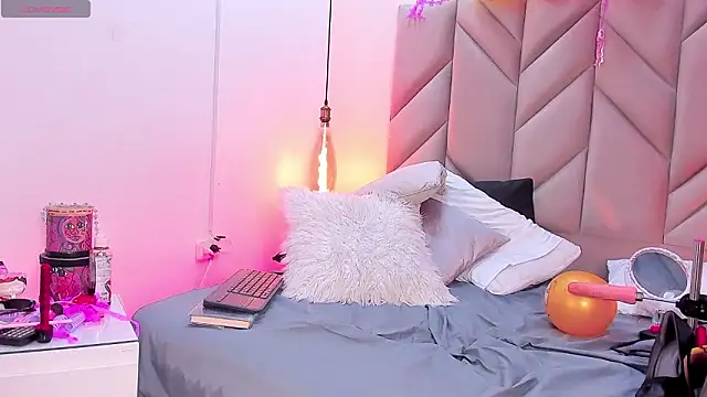 SabrinaVantress Chat XXX in diretta