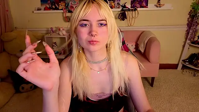 Chat +18 de Iris_Ivory ao vivo