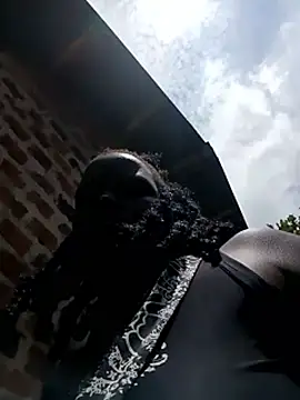 holygrail001: διαδικτυακό σόου στην κάμερα