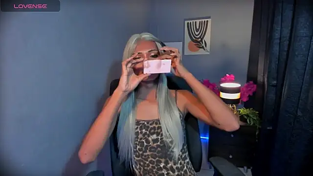 xEllaineCumsLotx 网络视讯表演