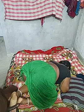 Desicouple1706: διαδικτυακό σόου στην κάμερα