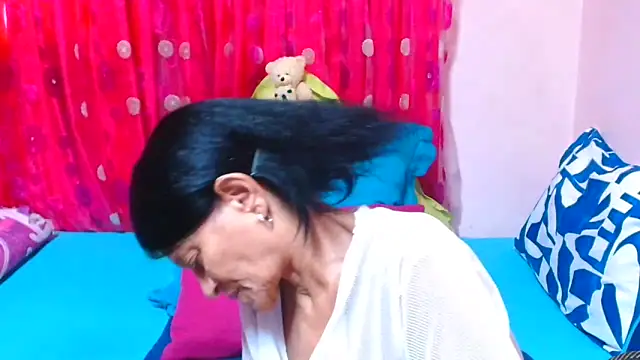 SLUTTYROXY's Live XXX Chat